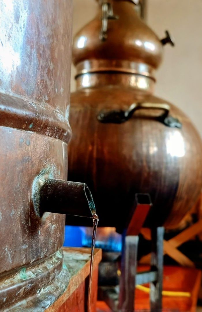 Fotografía ilustrativa de Destilación en Cobre en Estancos Distilling Co.